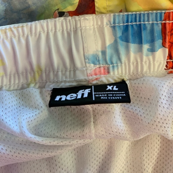 Neff Mens Size XL Parrot Parakeet Rainbow Shorts - Picture 6 of 6